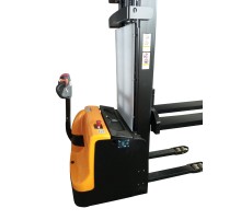 Штабелер самоходный 2,0 т 3,0 м TOR CDD2030-WSL Li-ion (сопровождаемый)